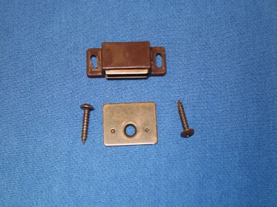 15 lb Brown Magnetic Catch
